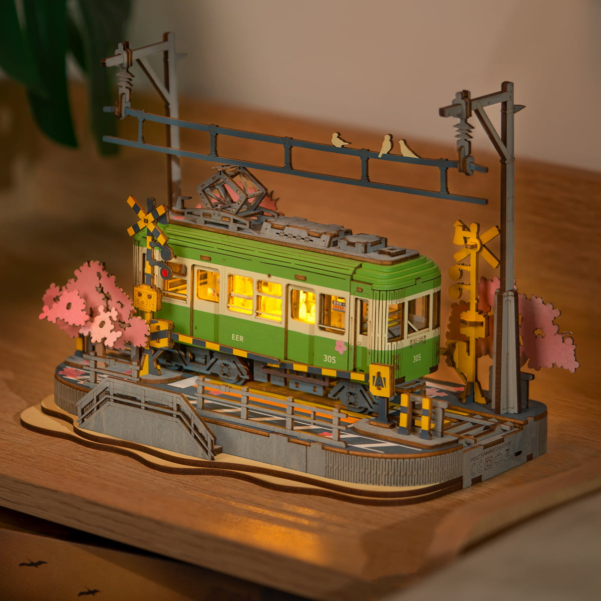 Densha: Sakura Tram Wooden Model Kit, photo 4 of 8