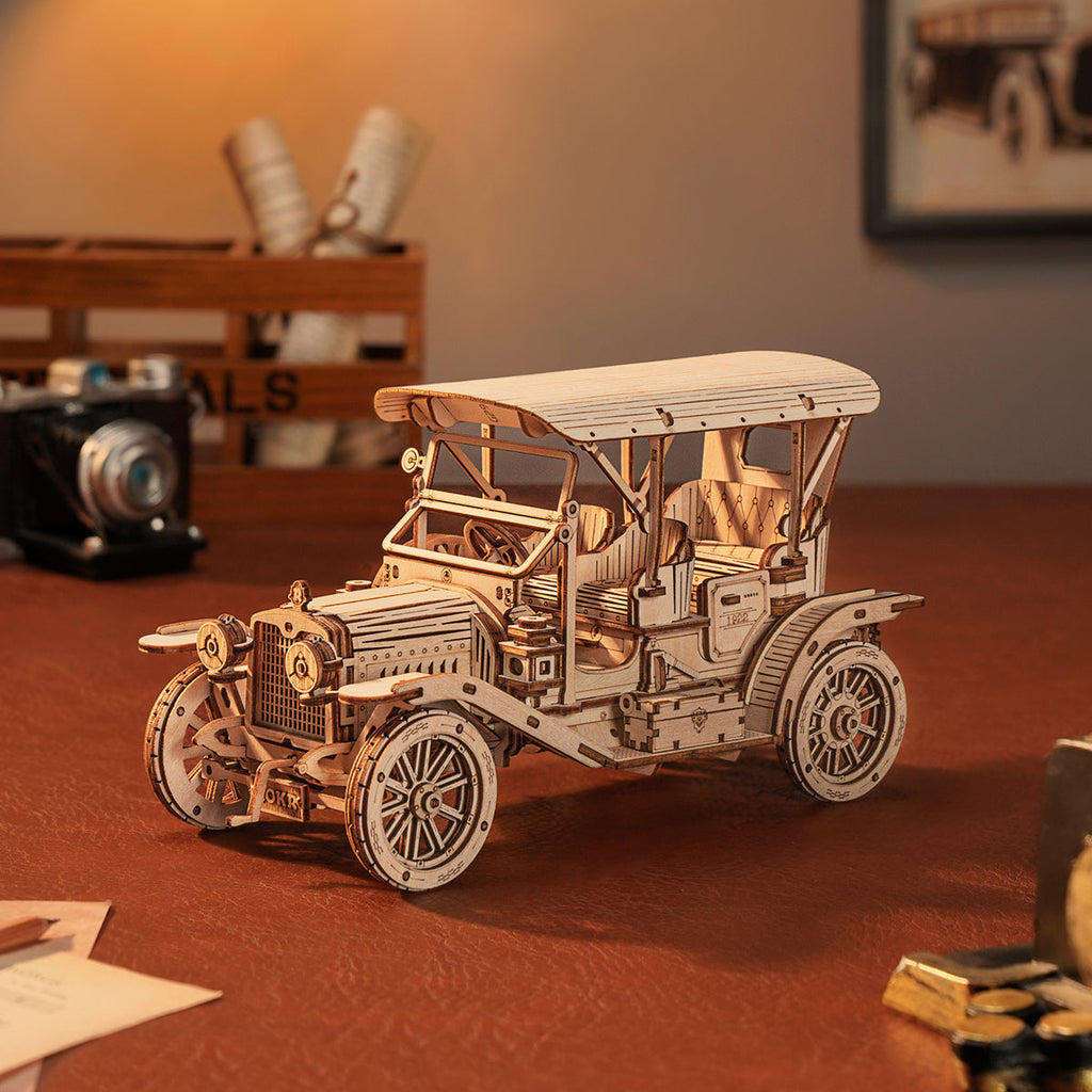 Brass Era: 1:15 Vintage Car Model Kit, assembled: 298-piece kit