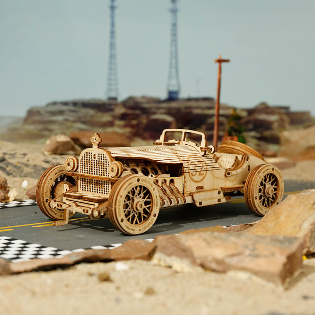 The Riding Mechanic: 1:16 Racing Car Model Kit, assembled: 220-piece kit