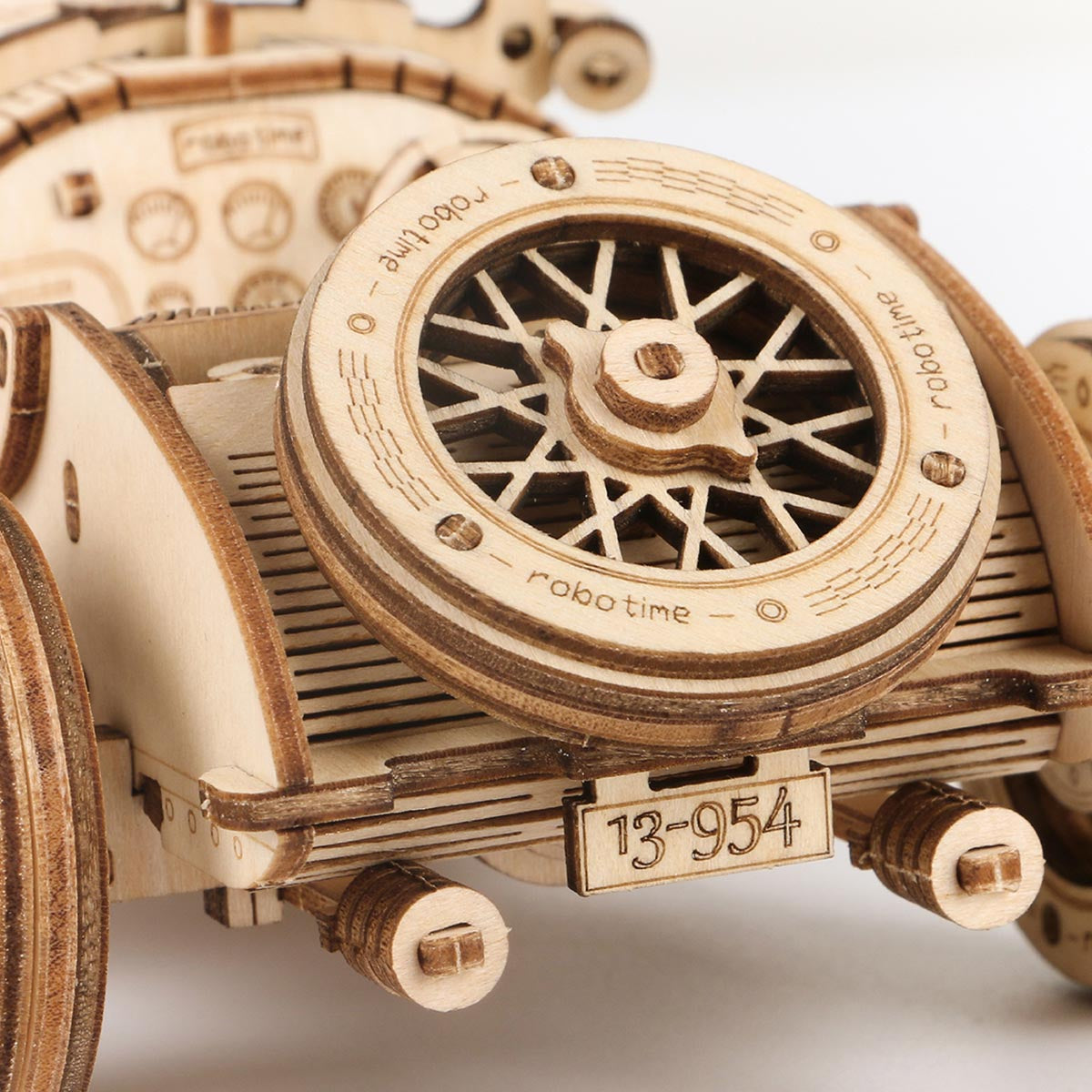 The Riding Mechanic: 1:16 Racing Car Model Kit, photo 5 of 8