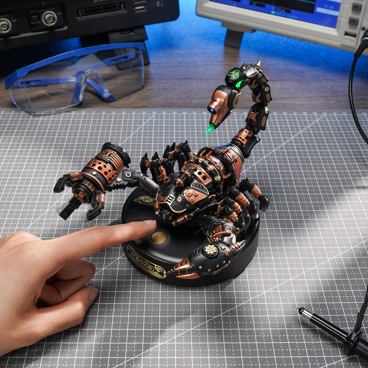 Pandinus: Moving Scorpion Model Kit, photo 4 of 7