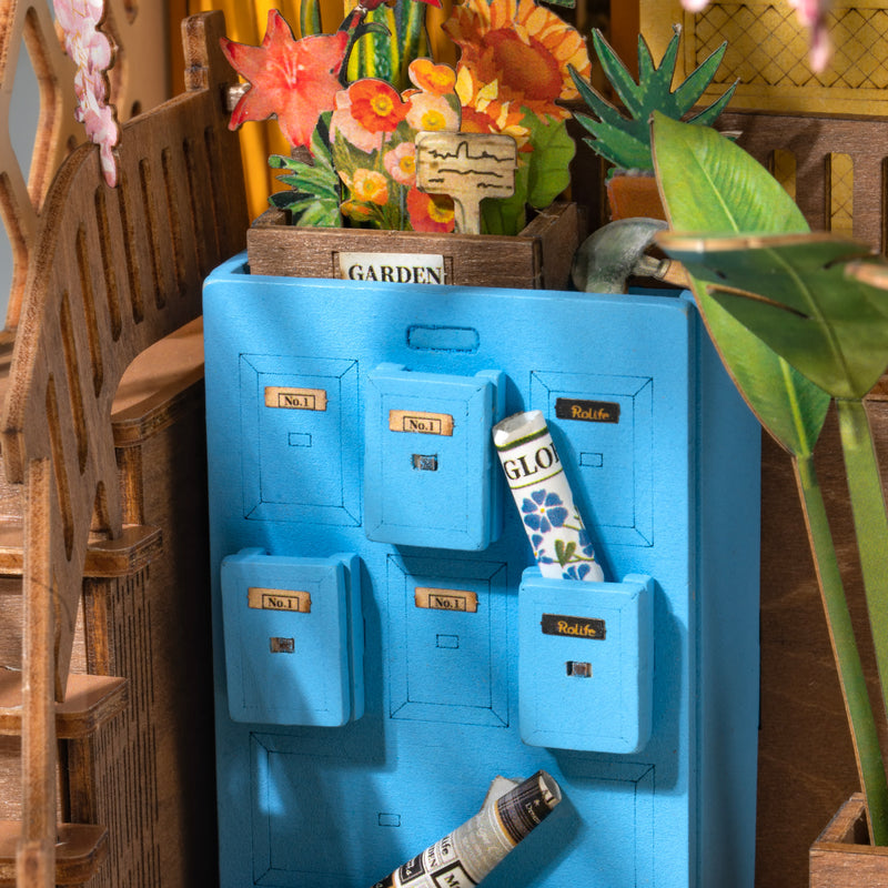 Wisteria: Garden House Book Nook Kit with LED, photo 9 of 11