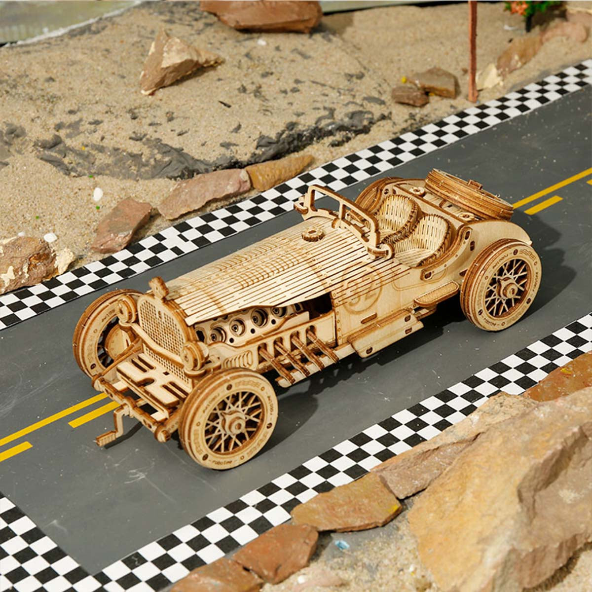 The Riding Mechanic: 1:16 Racing Car Model Kit, photo 3 of 8